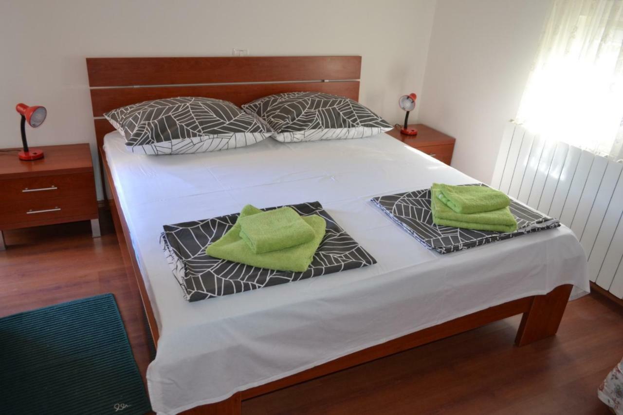 Apartment Din บานโจเล ภายนอก รูปภาพ