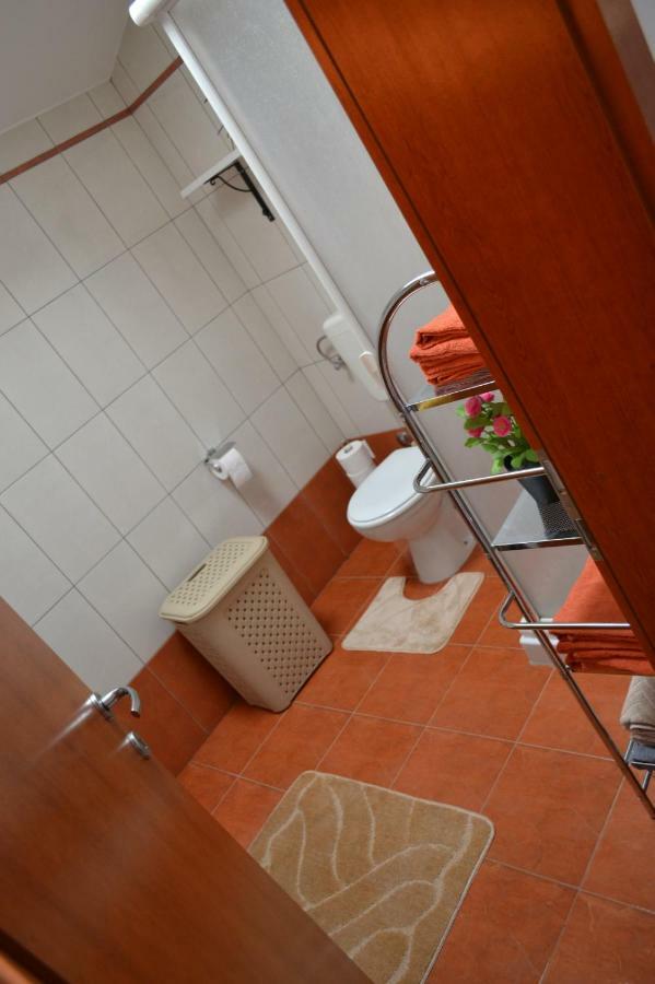 Apartment Din บานโจเล ภายนอก รูปภาพ
